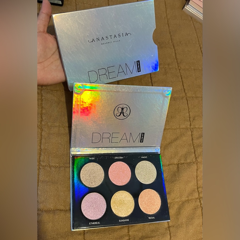 Anastasia dream glow kit